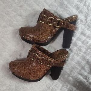 Vince Camuto Brand. Beautiful Stylish Brown Women's Heeled Clogs. Size 8.5